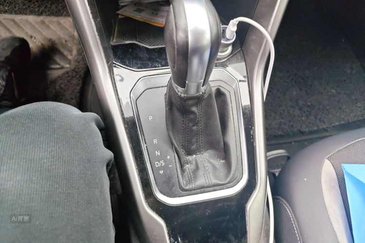 T-Roc 2018 car image #16