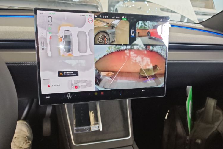 Tesla Model Y L 2025 image de voiture #16