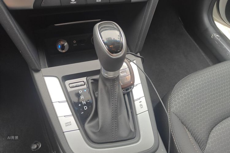 Hyundai Elantra AD 2019 image de voiture #16