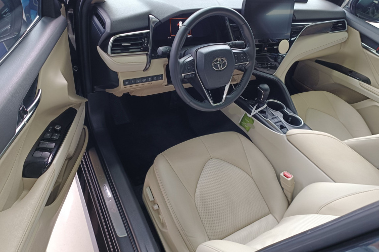 Toyota Camry 2021 car image #16