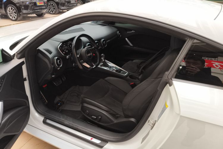 Audi TT 2017 car image #16