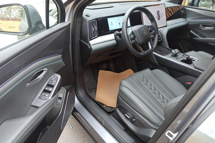 BYD SongL DM-i 2025 #16 BYD SongL DM-i 2025 car image #16