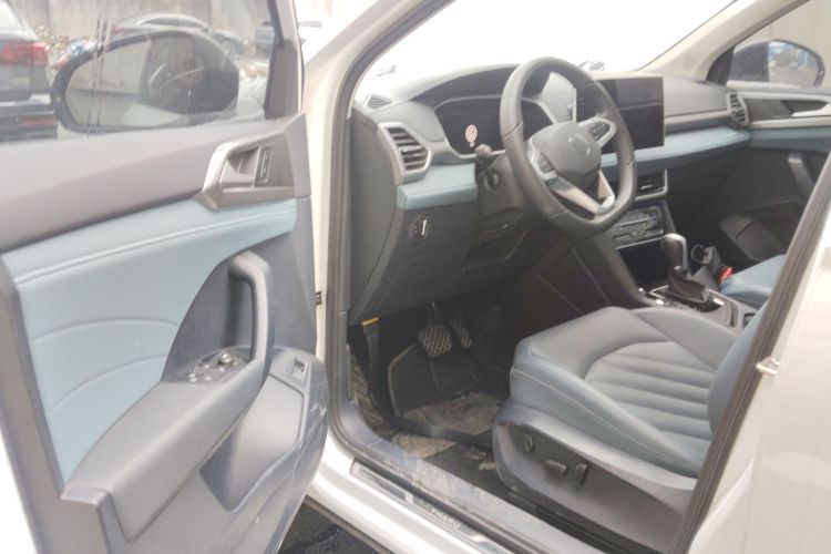 Volkswagen Tharu 2024 car image #16