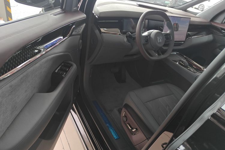 Zeekr 009 2025 car image #16