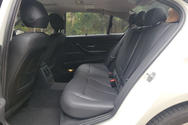 BMW 3 Series 2017 car image #16