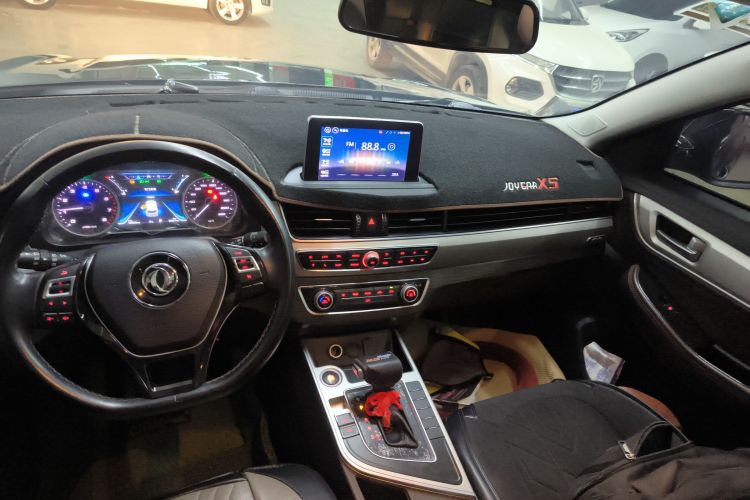 Forthing JOYEAR X5 2018 #16 Forthing JOYEAR X5 2018 car image #16