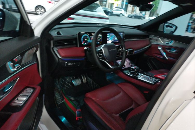 Jetour X70 PLUS 2023 car image #16