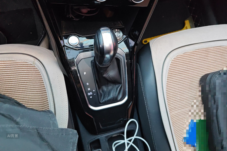 T-Roc 2018 car image #16