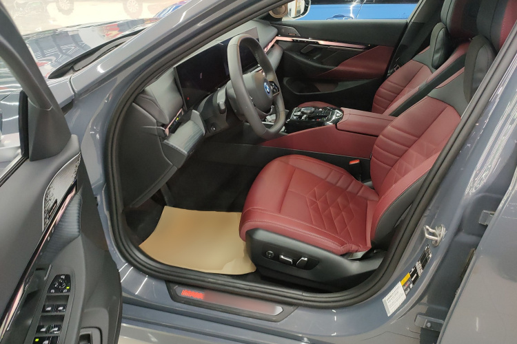 BMW i5 2025 car image #16