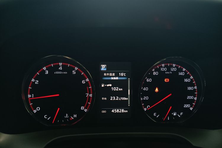 Toyota RAV4 2018 car image #16