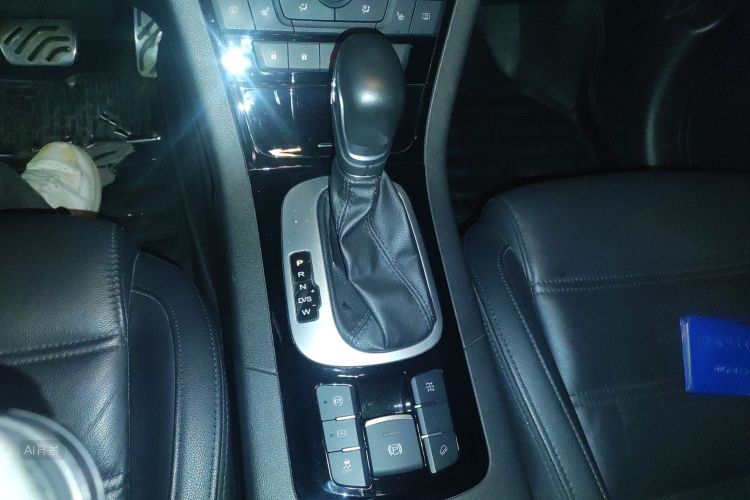 MG GS 2015 car image #16