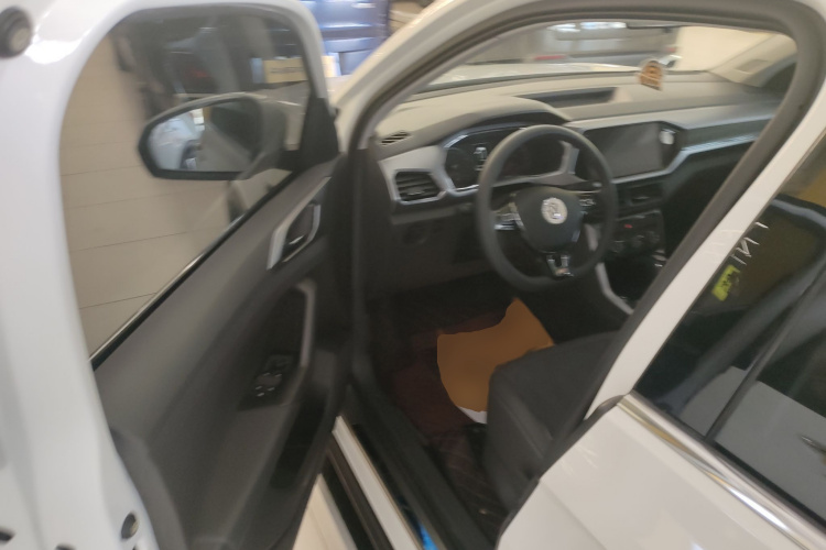 Volkswagen T-Cross 2021 car image #16