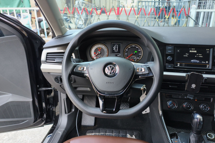Volkswagen Lavida 2019 car image #16