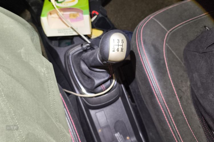 Great Wall M4 2014 immagine di auto #16