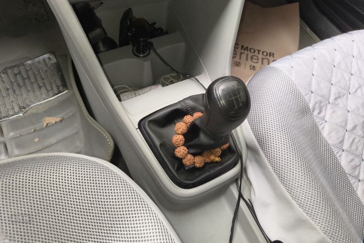 Skoda Rapid 2015 imagem de carro #16