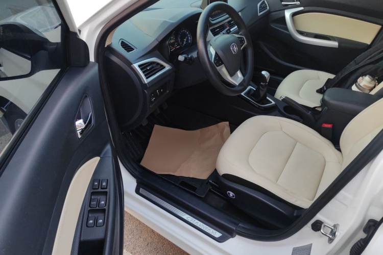 长安 悦翔V7 2017 汽车图片 #16