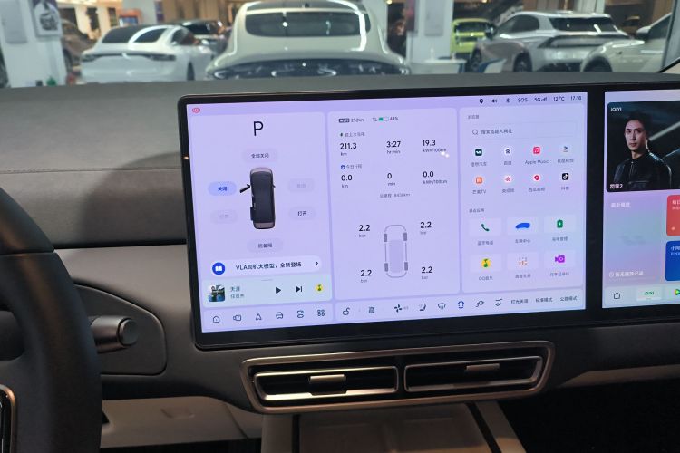 理想汽车 理想MEGA 2025 汽车图片 #16