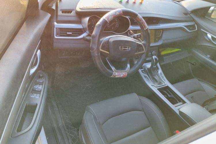 GEELY Emgrand 2019 car image #16
