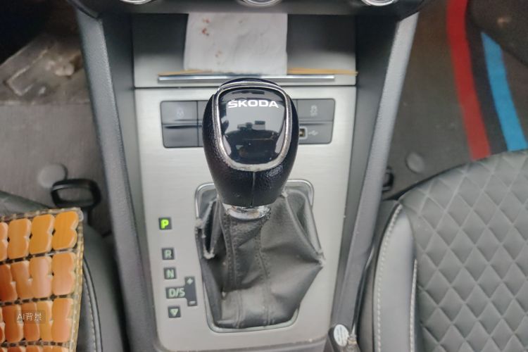 Skoda Octavia 2020 car image #16