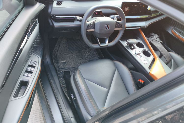 Changan UNI-V 2022 car image #16