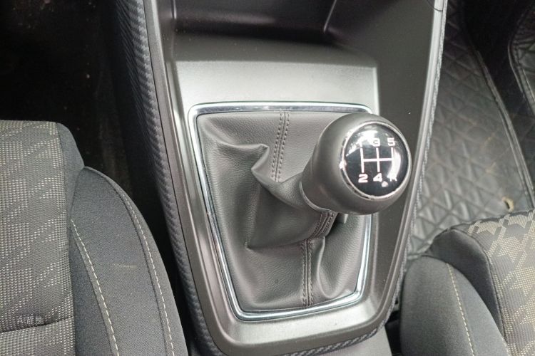 MG ZS 2019 car image #16