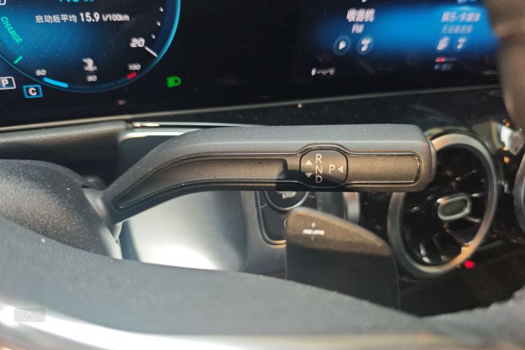 Mercedes-Benz GLB Class 2021 immagine di auto #16