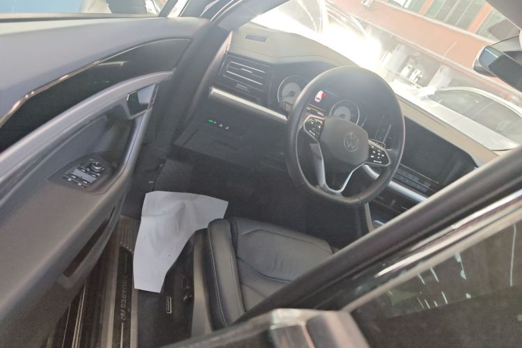 Volkswagen Touareg 2020 car image #16