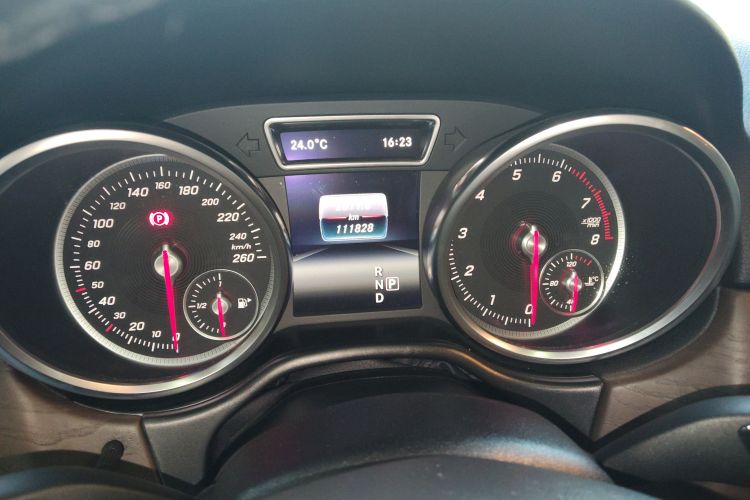 Mercedes-Benz GLE Class 2018 car image #16