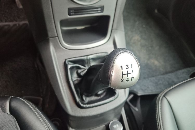 Ford Fiesta 2014 car image #16