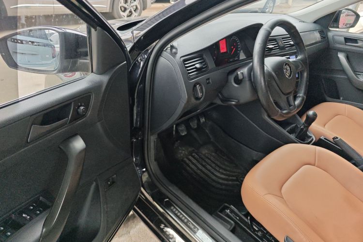 Santana 2019 car image #16