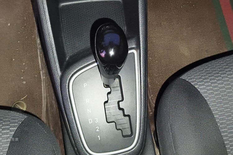 Hyundai Reina 2017 car image #16