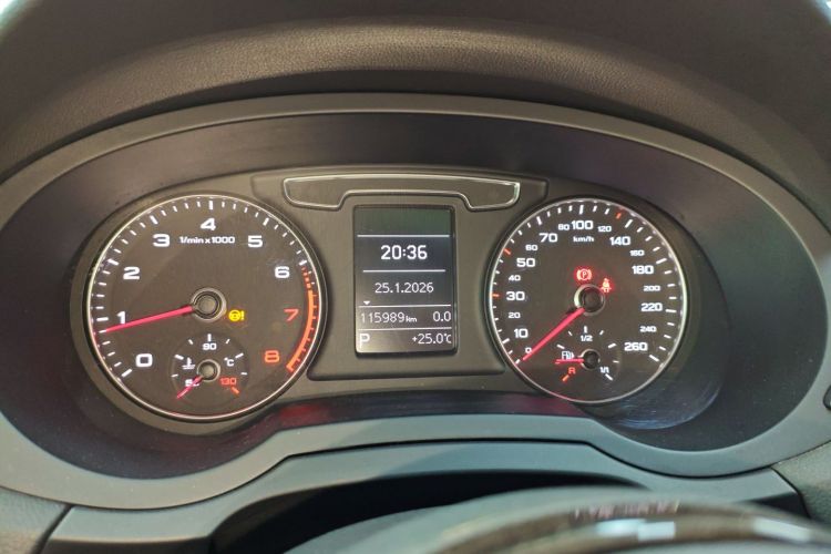 Audi Q3 2017 car image #16