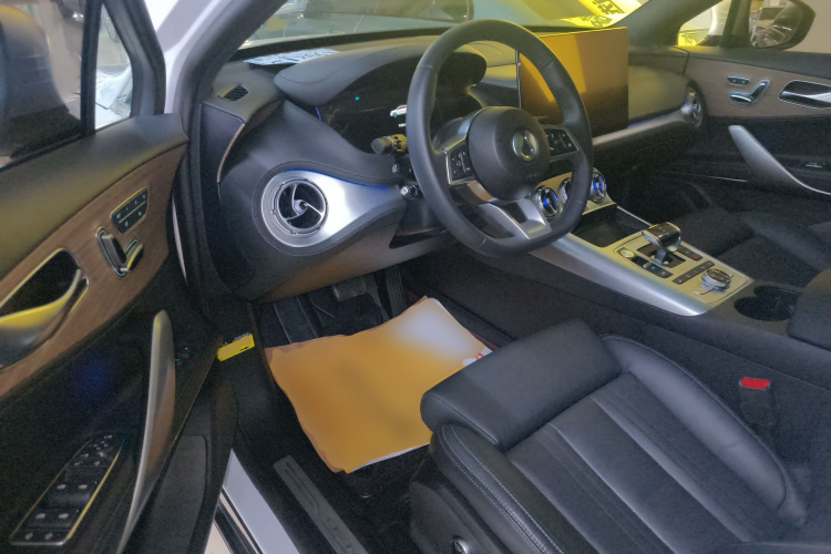 Denza X 2021 car image #16