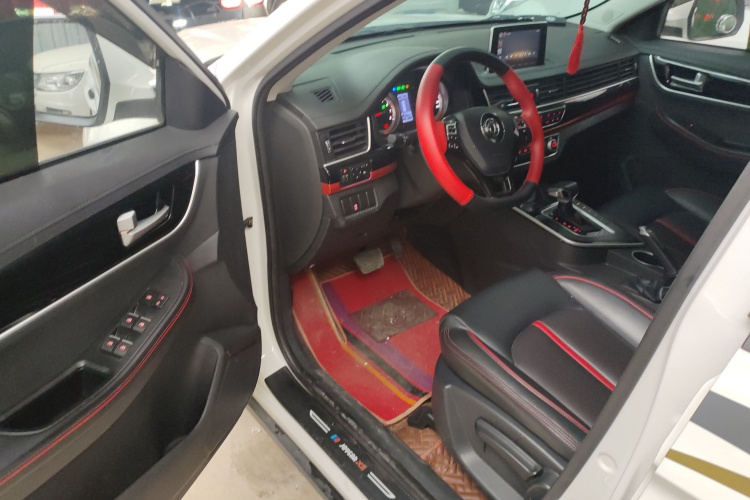 Forthing JOYEAR X5 2017 صورة سيارة #16