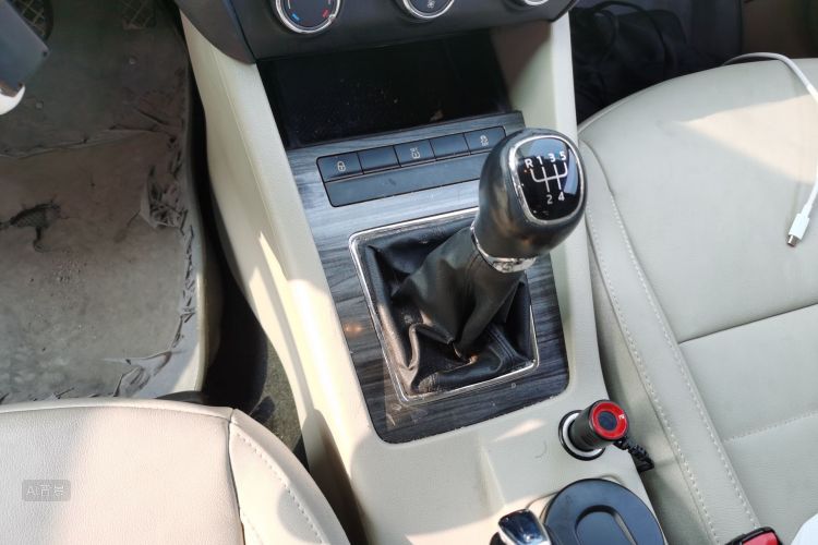 Skoda Octavia 2015 #16 Skoda Octavia 2015 car image #16