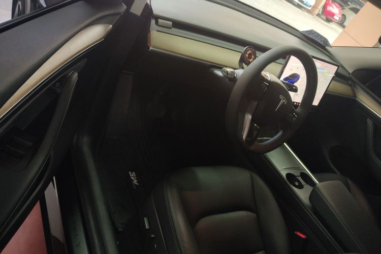 Tesla Model Y 2021 #16 Tesla Model Y 2021 car image #16