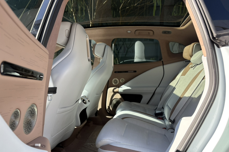 Avatr 07 2025 car image #16