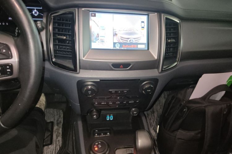 Ford Everest 2017 صورة سيارة #16