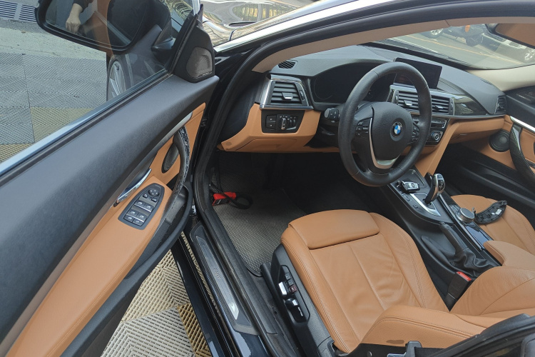 BMW 3 Series GT 2019 car image #16