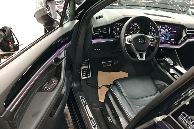 Volkswagen Touareg 2020 car image #16