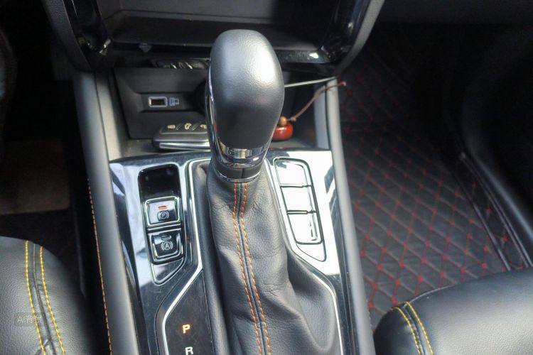 Roewe RX3 2021 car image #16