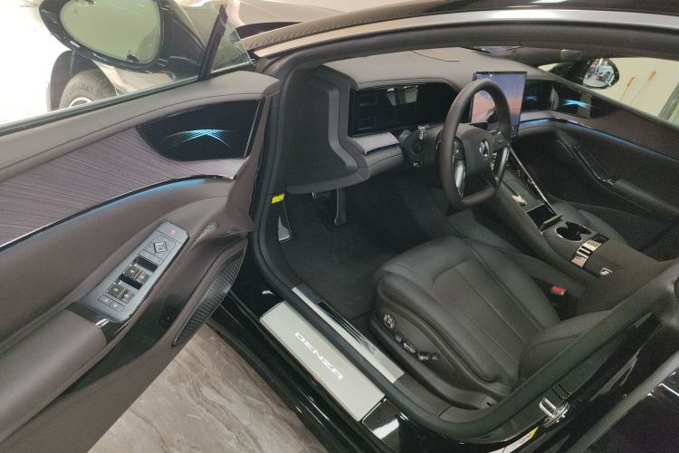 Denza Z9 2024 car image #16