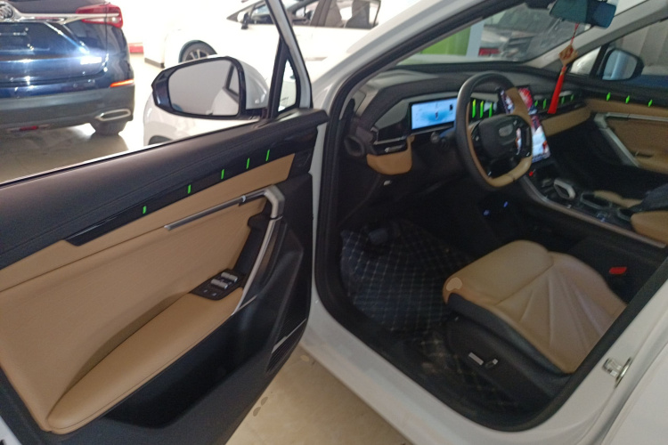 GEELY Boyue L 2023 immagine di auto #16