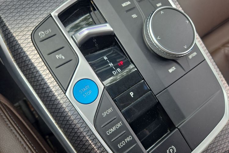 BMW i3 2022 car image #16