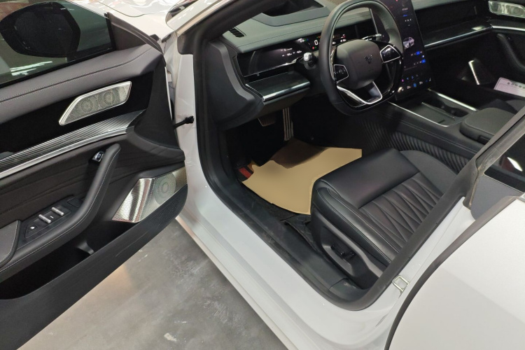 哪吒汽车 哪吒S猎装 2025 汽车图片 #16