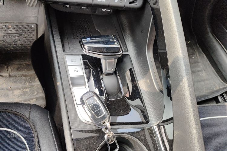 Hyundai Elantra 2023 car image #16