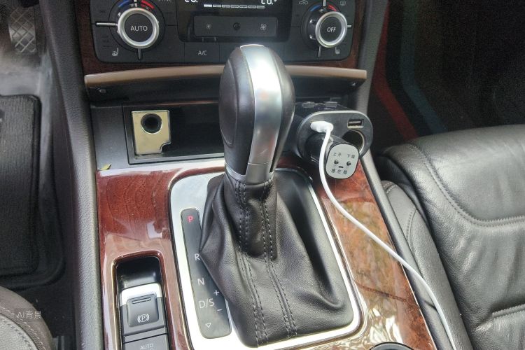 Volkswagen Touareg 2015 car image #16