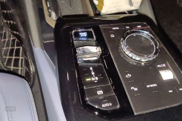 BMW i5 2024 image de voiture #16