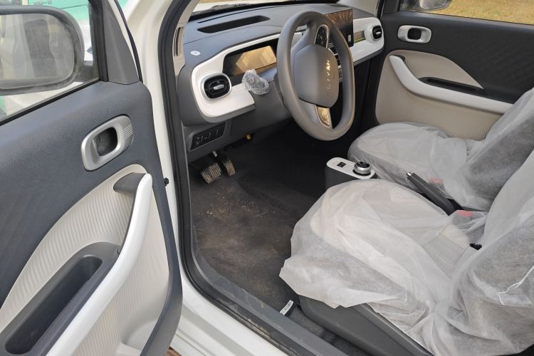 Livan 2025 car image #16
