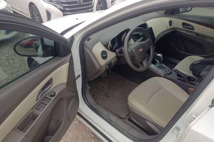 Chevrolet Cruze 2015 immagine di auto #16